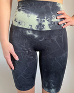 Load image into Gallery viewer, Ultra High Rise Biker Shorts - Marble Green
