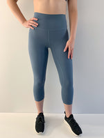 Load image into Gallery viewer, Timeless High-Rise Capris - Blue
